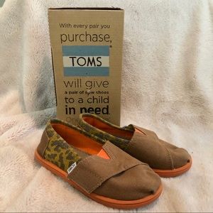 TOMS Kids Classics Olive Camo size 11 Tiny